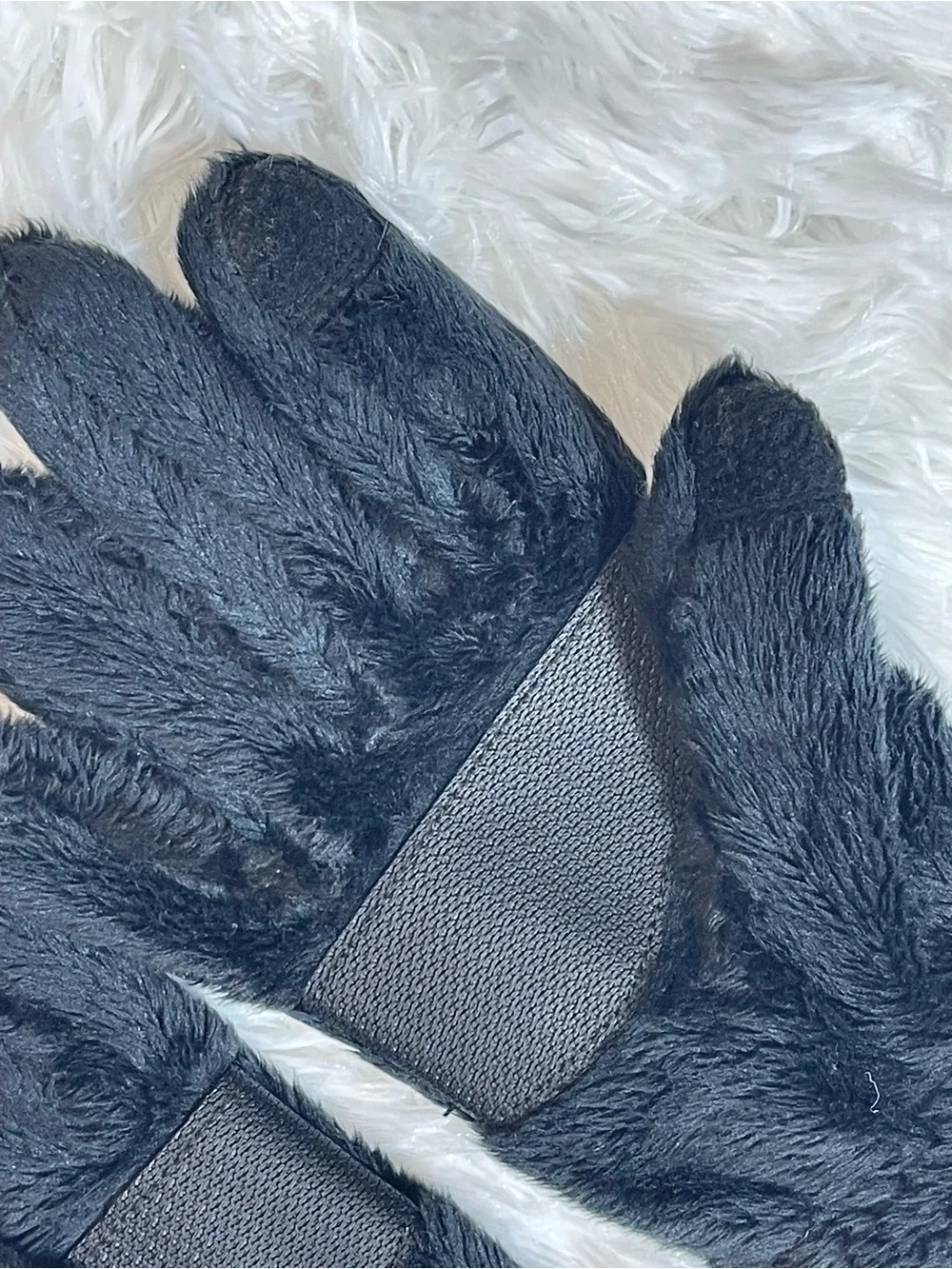 Weatherproof Women’s Black Faux Fur Gloves Size L excellent condition